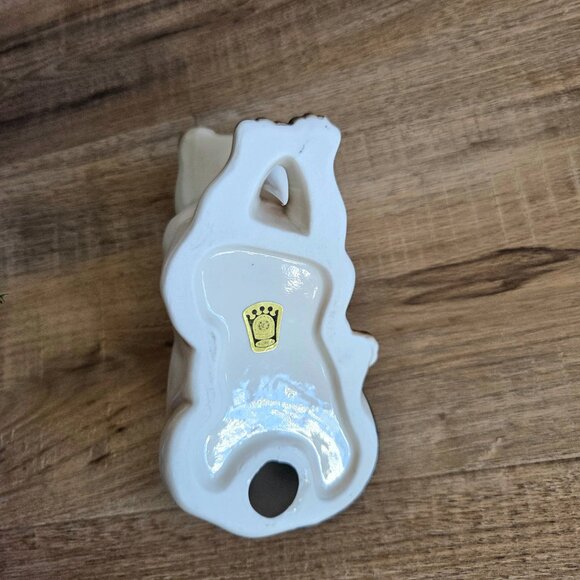 Vintage ceramic Siamese kitten/cat figurine with blue glass eyes. Korea. - Picture 6 of 7